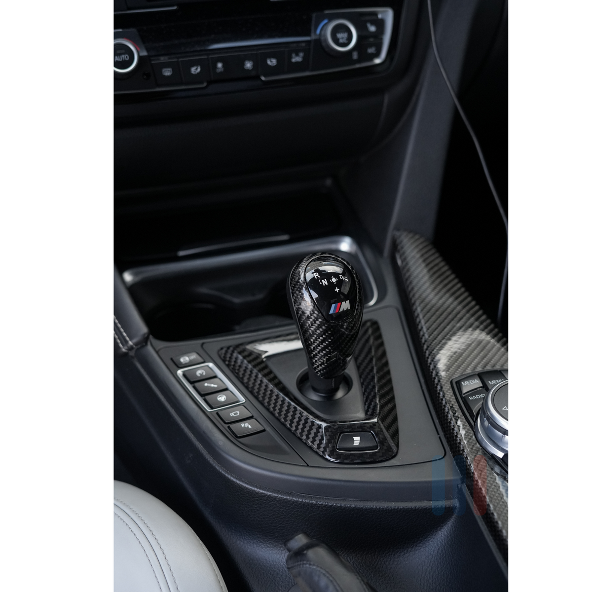 BMW F8x/330e Karbon Konsolldeksel